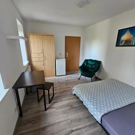 Neu Renoviert Private Mit Bad Und Kueche Pensionat Rostock