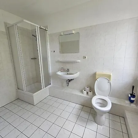 Neu Renoviert Private Mit Bad Und Kueche 3* Rostock
