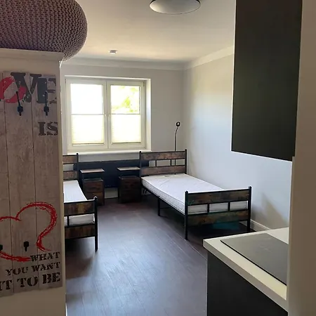 Neu Renoviert Private Mit Bad Und Küche 3*